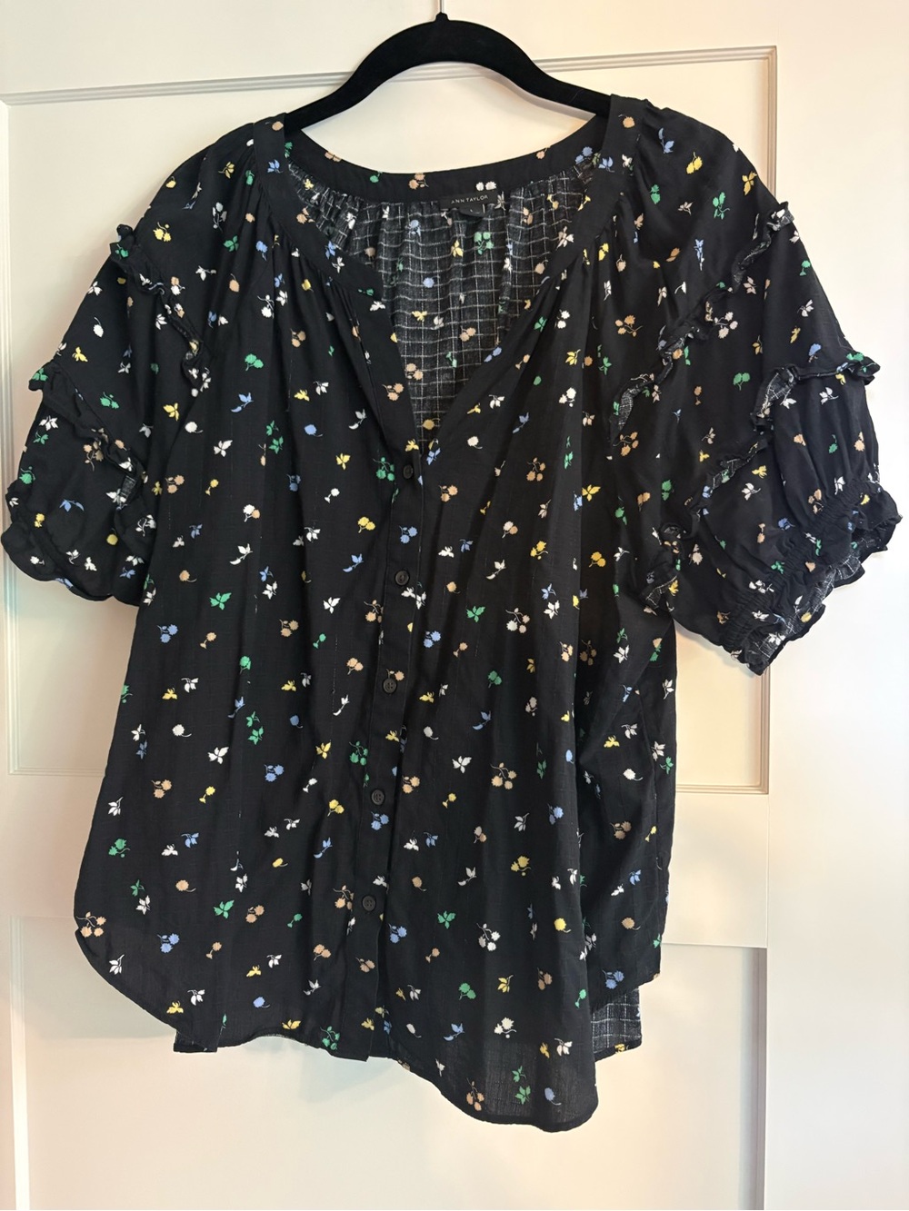 Ann Taylor Floral Button-Front Blouse Size L